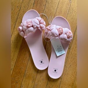 Pretty pink size 12 slides from Shade and Shore!